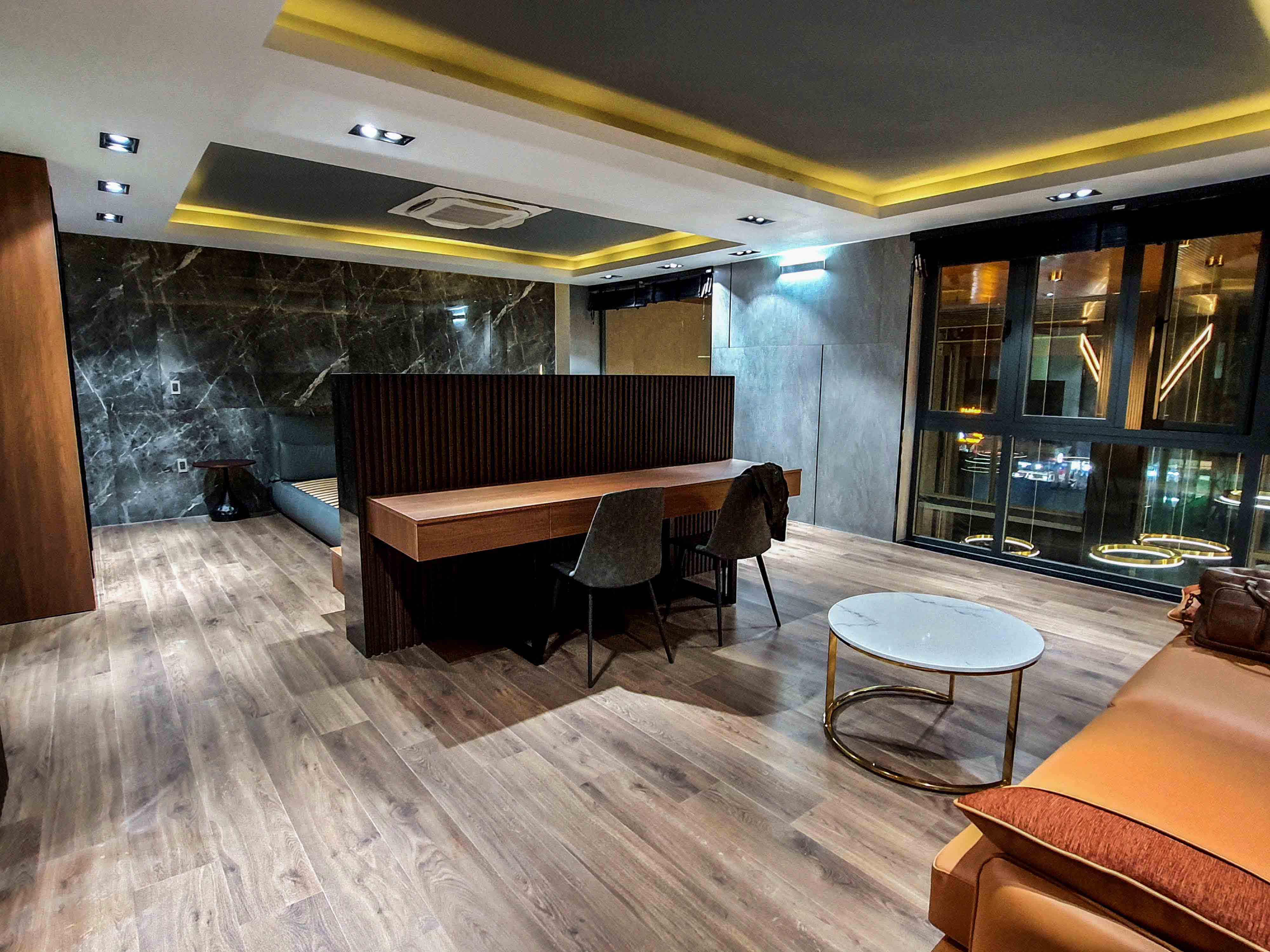 Kiến trúc TQT chuyên thiết kế kiến trúc nội thất và xây nhà trọn gói cho các công trình nhà phố, biệt thự